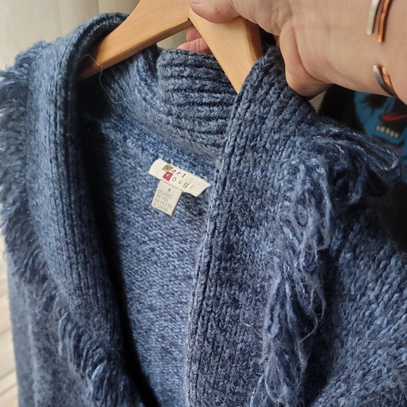 Fringed wrap sweater - Picture 2 of 5